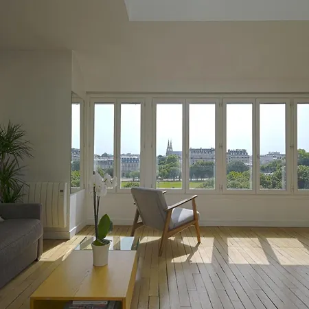 Bright Penthouse With Panoramic Views Invalides Apartman